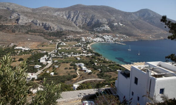 Νέα vouchers για φθηνές διακοπές το φθινόπωρο και τον χειμώνα: Πότε αρχίζουν οι αιτήσεις και ποιους θα αφορά