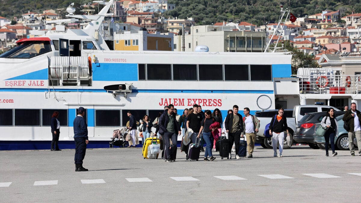 Γιατί οι Τούρκοι συρρέουν στα ελληνικά νησιά: Αναλυτής εξηγεί τους λόγους που οι γείτονες προτιμούν την Ελλάδα για διακοπές 1 Γιατί οι Τούρκοι συρρέουν στα ελληνικά νησιά: Αναλυτής εξηγεί τους λόγους που οι γείτονες προτιμούν την Ελλάδα για διακοπές