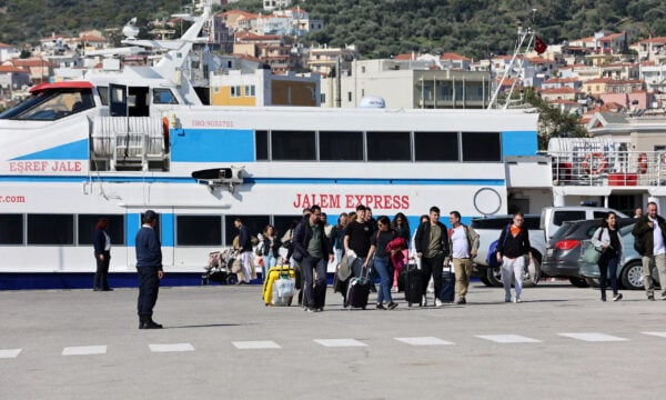Γιατί οι Τούρκοι συρρέουν στα ελληνικά νησιά: Αναλυτής εξηγεί τους λόγους που οι γείτονες προτιμούν την Ελλάδα για διακοπές