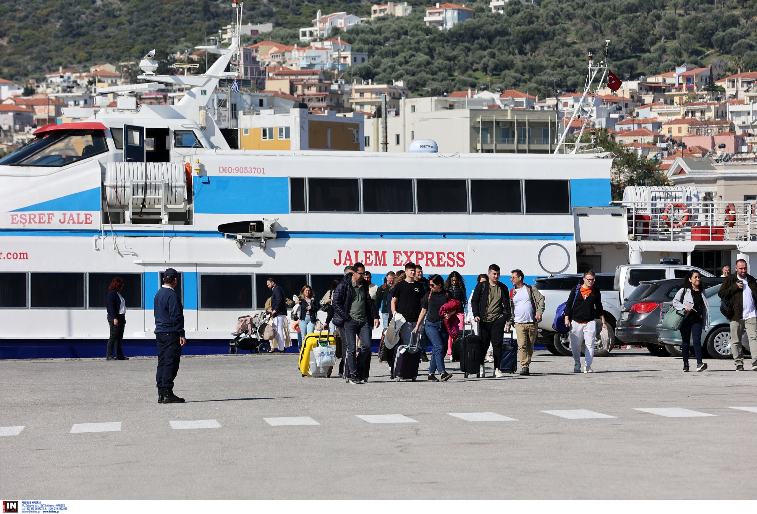 Γιατί οι Τούρκοι συρρέουν στα ελληνικά νησιά: Αναλυτής εξηγεί τους λόγους που οι γείτονες προτιμούν την Ελλάδα για διακοπές