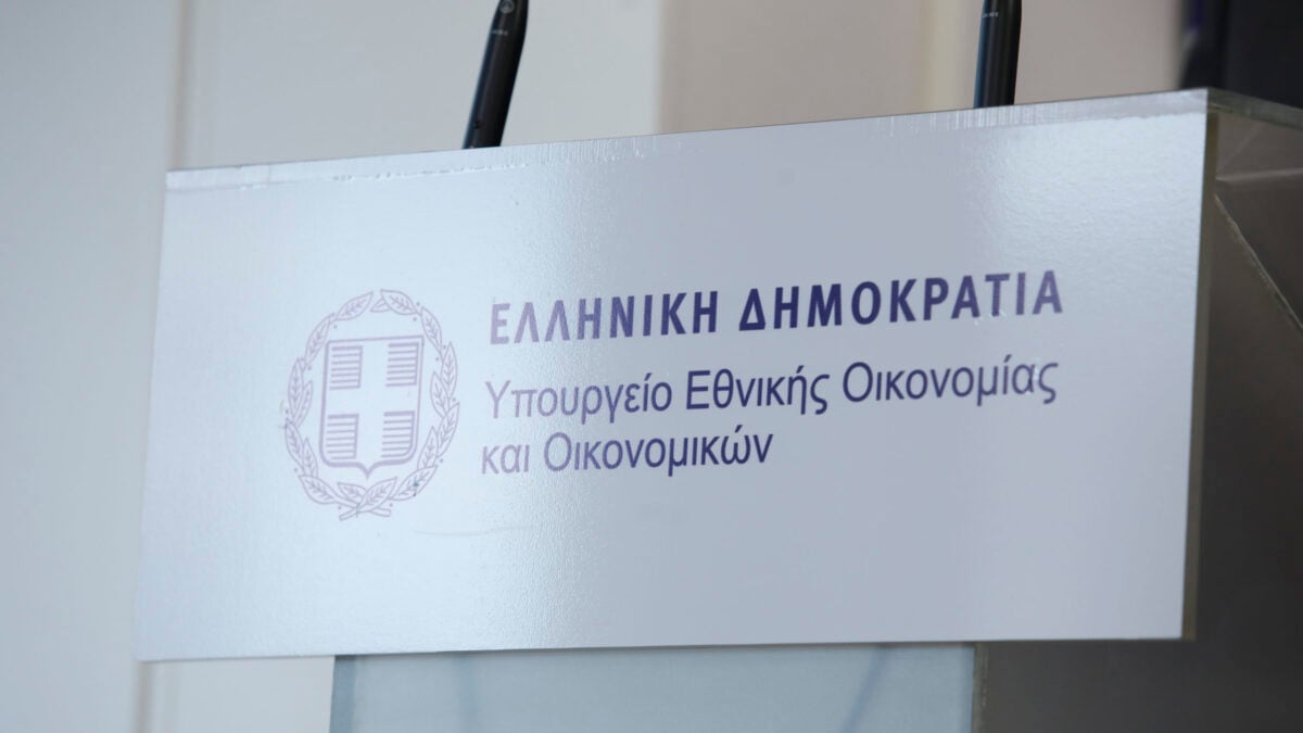Υπουργείο Οικονομικών για ΠΑΣΟΚ: Μοιράζει ανέξοδες υποσχέσεις και στέλνει τον λογαριασμό στους συνεπείς 1 Υπουργείο Οικονομικών για ΠΑΣΟΚ: Μοιράζει ανέξοδες υποσχέσεις και στέλνει τον λογαριασμό στους συνεπείς
