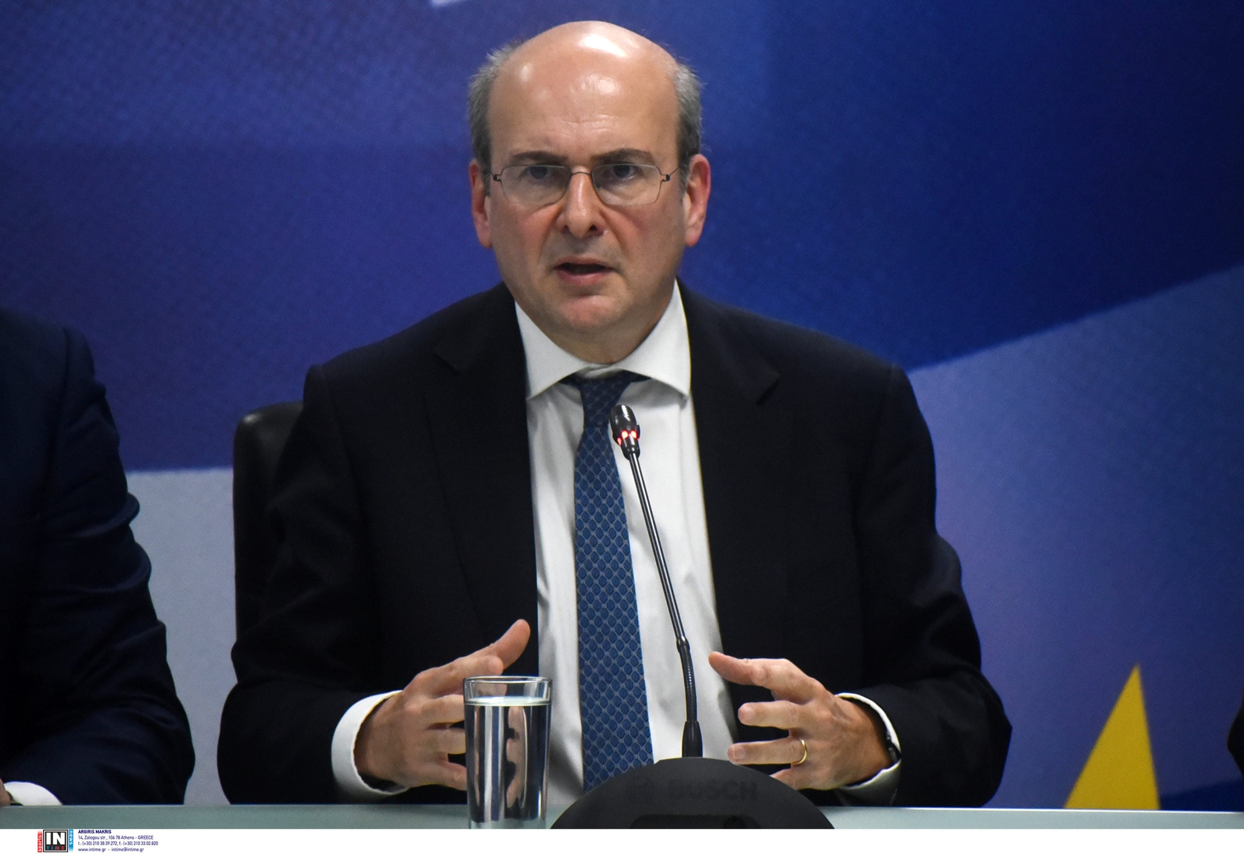 Χατζηδάκης: Στα 5,3 δισ. ευρώ το Κοινωνικό Κλιματικό Ταμείο – Νέο Εξοικονομώ για 62.000 κατοικίες