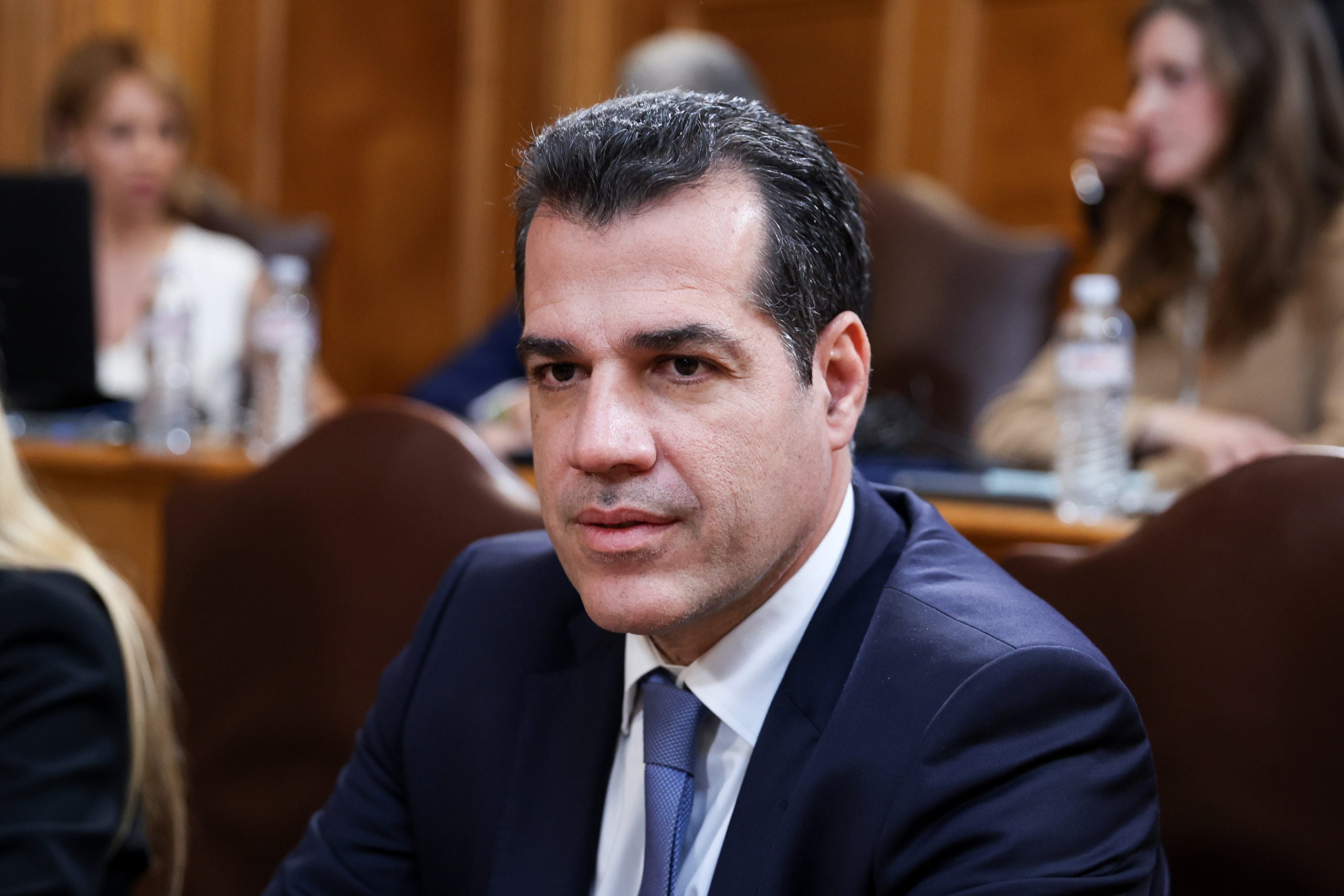Πλεύρης: Η πολιτική των «ήρεμων νερών» δεν σημαίνει υπαναχώρηση της χώρας από τις εθνικές της θέσεις για το μεταναστευτικό