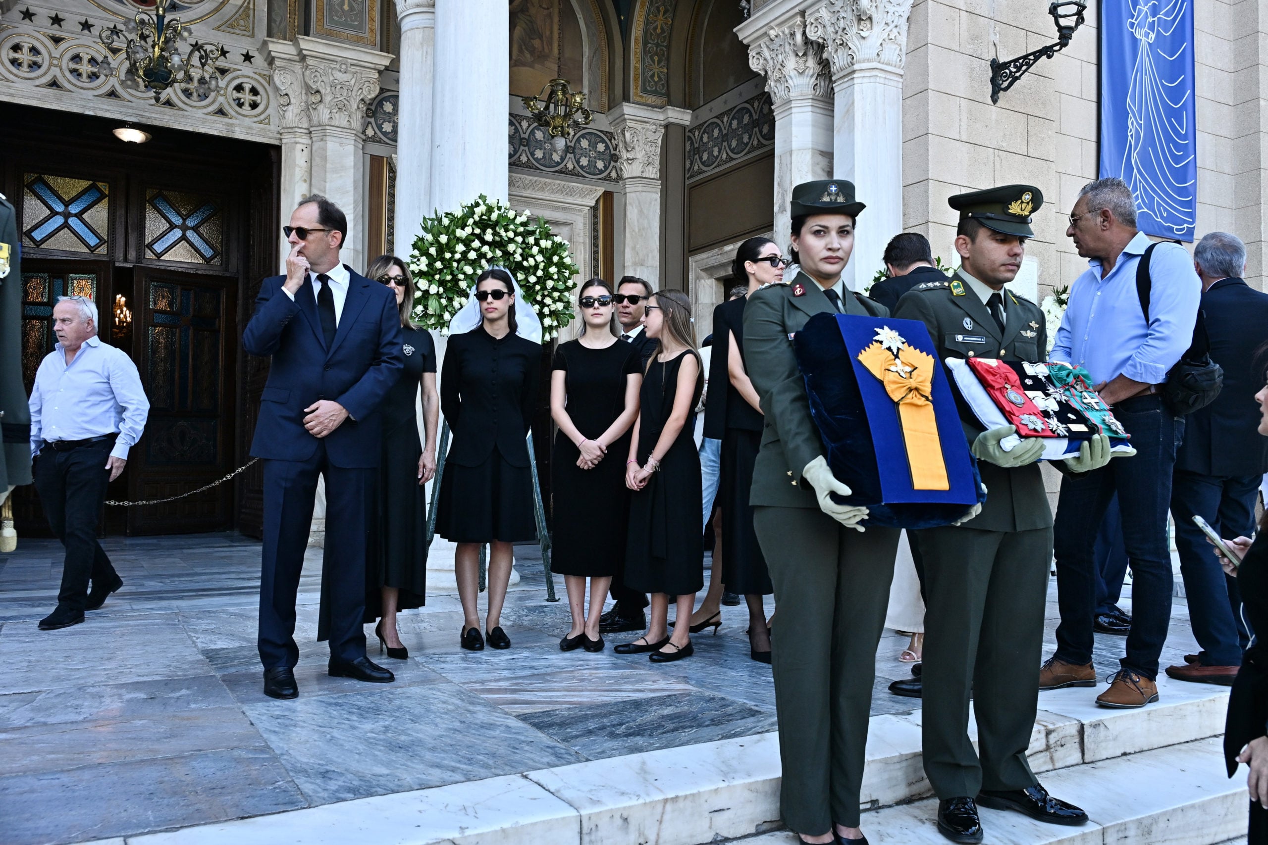 Γιάννης Βαρβιτσιώτης: «ύστατο χαίρε» στη Μητρόπολη Αθηνών 12 Γιάννης Βαρβιτσιώτης κηδεία