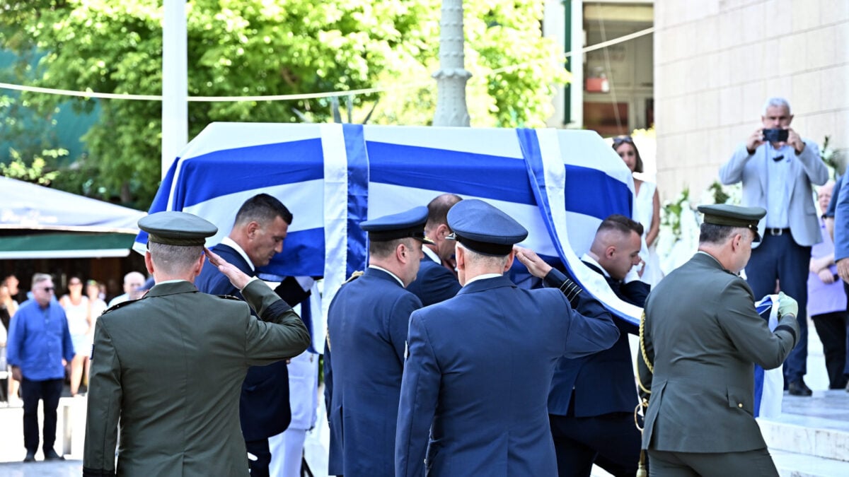 Γιάννης Βαρβιτσιώτης: «ύστατο χαίρε» στη Μητρόπολη Αθηνών 6 Γιάννης Βαρβιτσιώτης: «ύστατο χαίρε» στη Μητρόπολη Αθηνών
