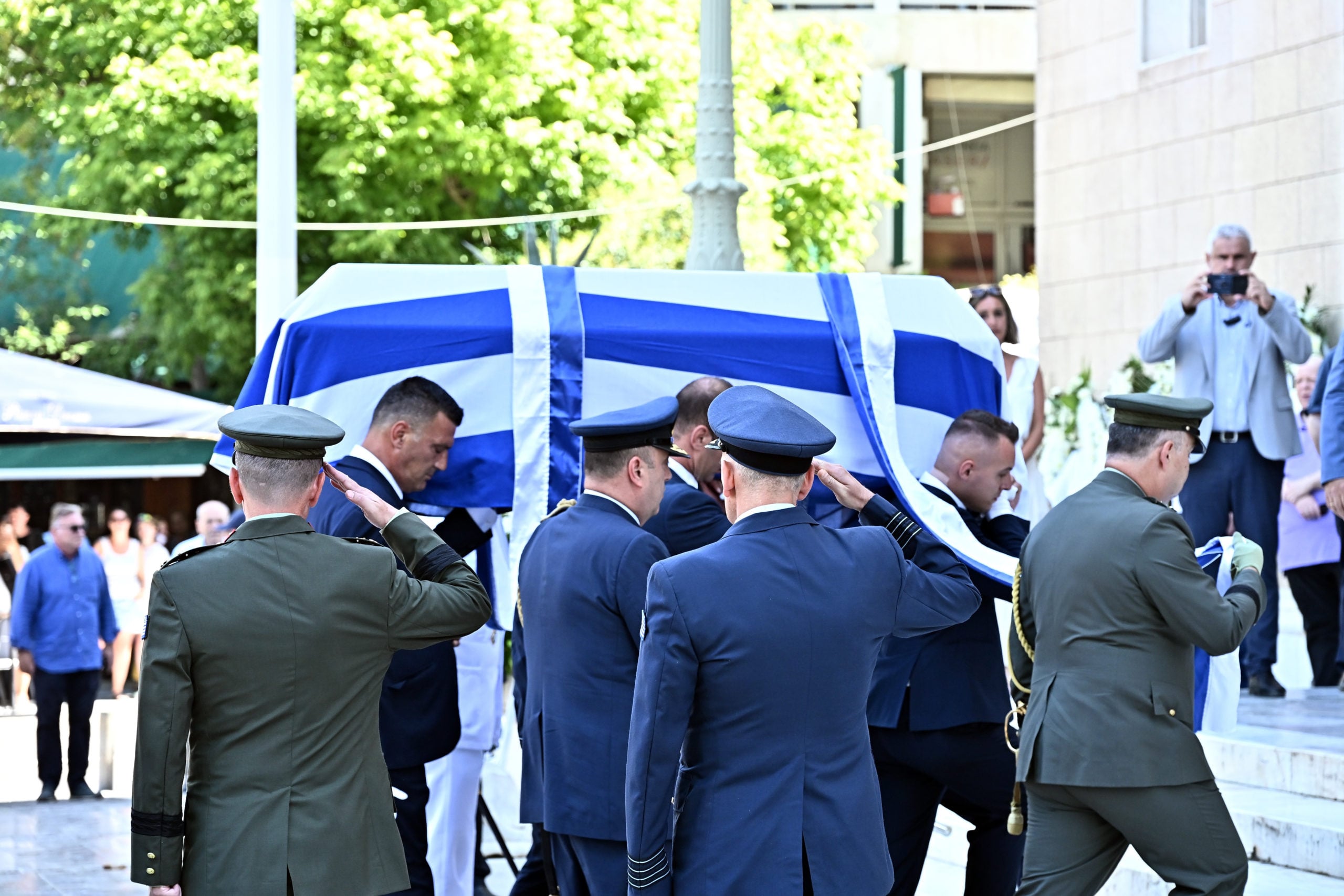 Γιάννης Βαρβιτσιώτης: «ύστατο χαίρε» στη Μητρόπολη Αθηνών