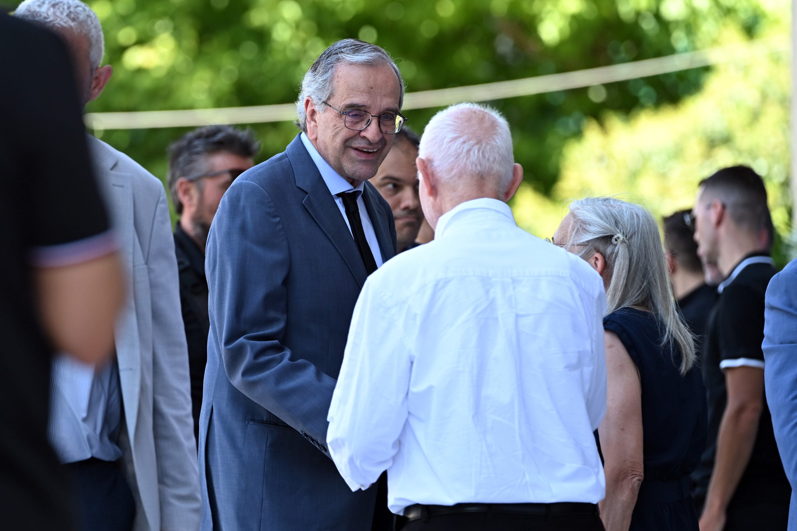 Γιάννης Βαρβιτσιώτης: «ύστατο χαίρε» στη Μητρόπολη Αθηνών 14 Γιάννης Βαρβιτσιώτης κηδεία