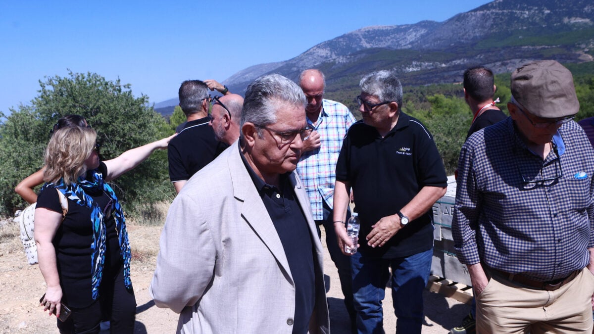 Κουτσούμπας σε πληγείσες από τις φωτιές περιοχές στη Δυτική Αττική: «Η κυβέρνηση γνώριζε τα προβλήματα και έχει τεράστιες ευθύνες» 2 Κουτσούμπας σε πληγείσες από τις φωτιές περιοχές στη Δυτική Αττική: «Η κυβέρνηση γνώριζε τα προβλήματα και έχει τεράστιες ευθύνες»