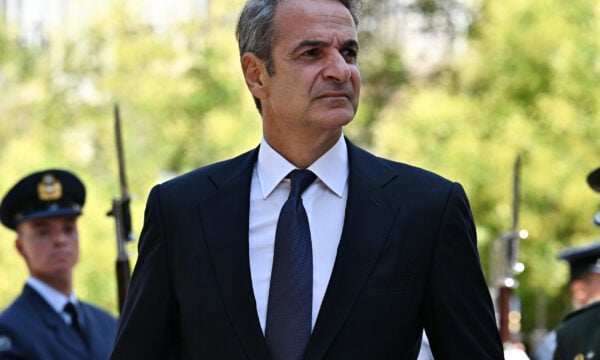 Κυριάκος Μητσοτάκης στον επικήδειο για τον Γιάννη Βαρβιτσιώτη: «Δεν πέρασε απλώς από τον δημόσιο βίο, αλλά μαζί με άλλους της γενιάς του τον σμίλεψε επί δεκαετίες»