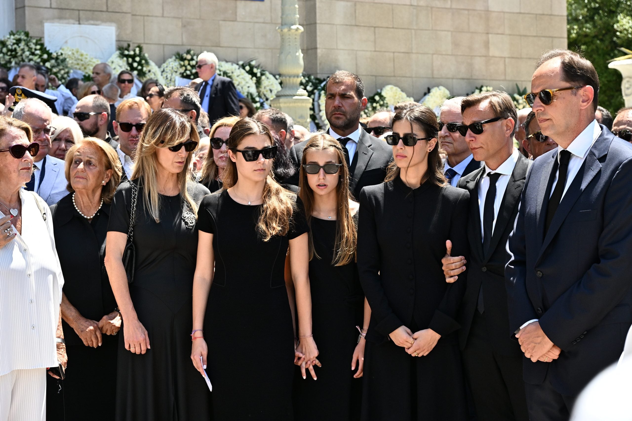 Κηδεία Γιάννη Βαρβιτσιώτη: Οι εγγονές του τον αποχαιρετούν – «Παππού μας λείπεις πολύ, σε ευχαριστούμε για την αγάπη και το παράδειγμά σου» 12 ΚΗΔΕΙΑ ΒΑΡΒΙΤΣΙΩΤΗ