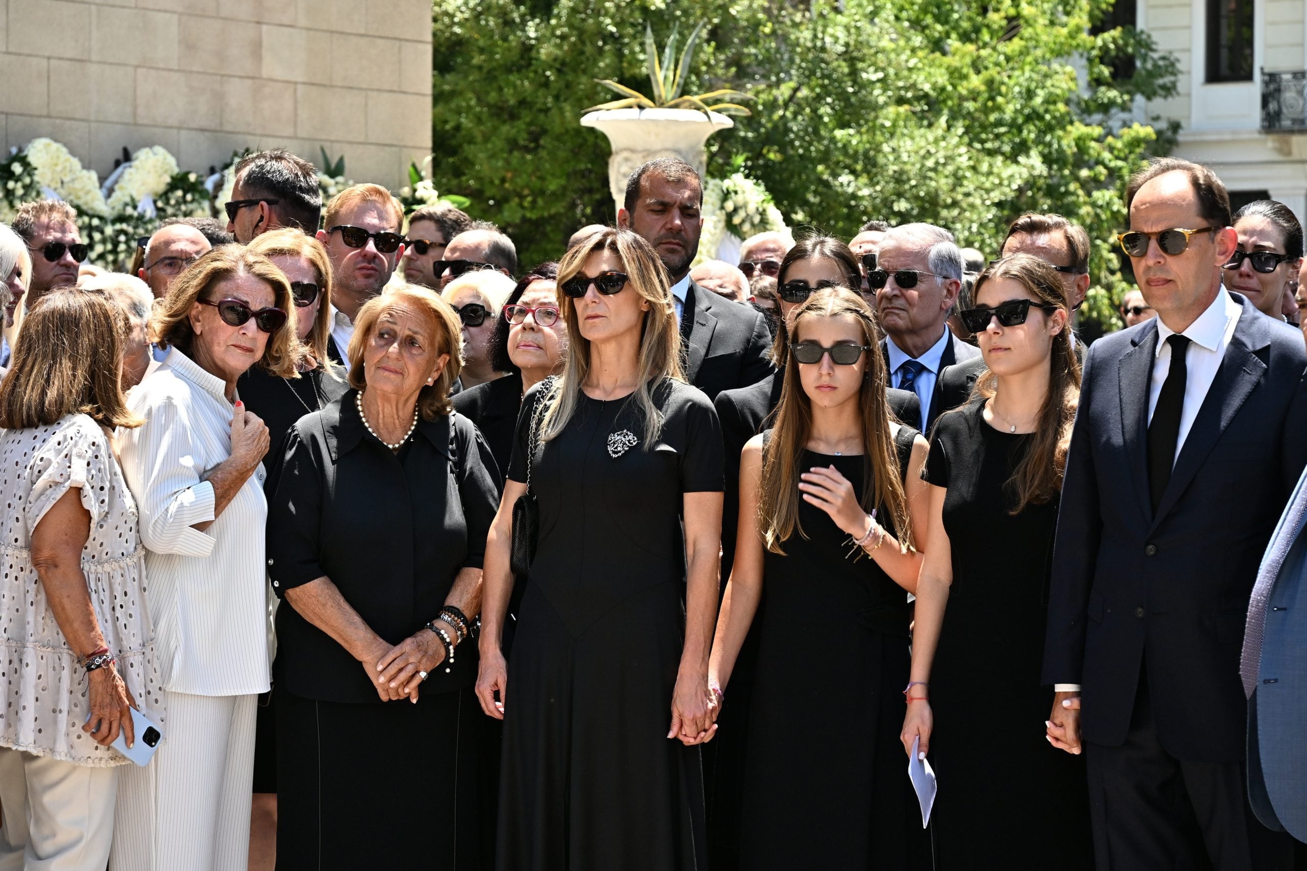 Κηδεία Γιάννη Βαρβιτσιώτη: Οι εγγονές του τον αποχαιρετούν – «Παππού μας λείπεις πολύ, σε ευχαριστούμε για την αγάπη και το παράδειγμά σου» 13 ΚΗΔΕΙΑ ΒΑΡΒΙΤΣΙΩΤΗ