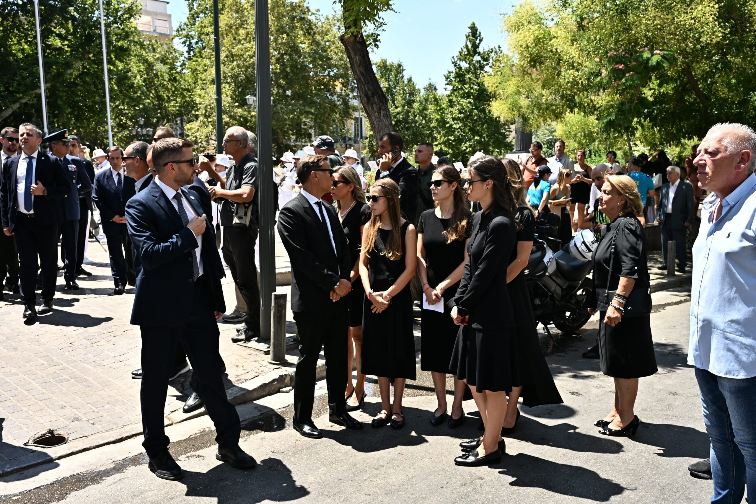 Κηδεία Γιάννη Βαρβιτσιώτη: Οι εγγονές του τον αποχαιρετούν – «Παππού μας λείπεις πολύ, σε ευχαριστούμε για την αγάπη και το παράδειγμά σου» 15 ΚΗΔΕΙΑ ΒΑΡΒΙΤΣΙΩΤΗ