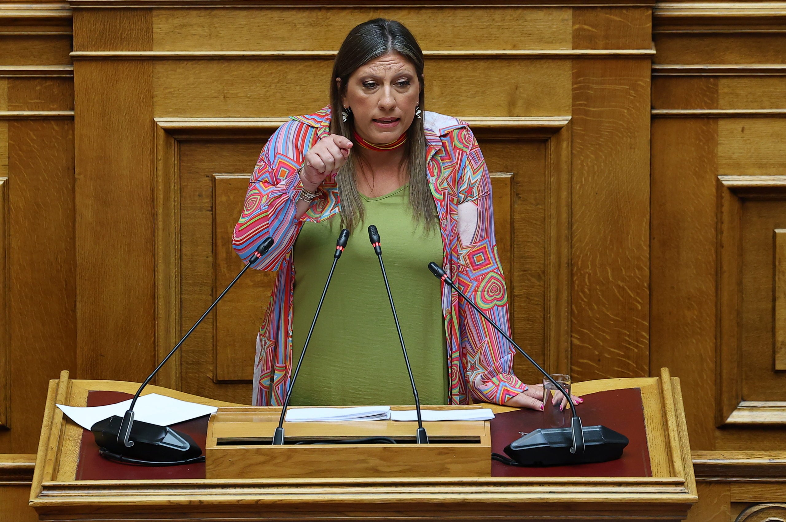 Ζωή Κωνσταντοπούλου: Δεν έχετε 2,1 δισ. ευρώ για τους μισθούς στο δημόσιο, βρίσκετε όμως 49 δισ. ευρώ για πρόωρη αποπληρωμή μη οφειλόμενου χρέους