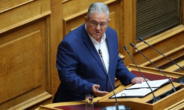 Κουτσούμπας: Υποχώρηση της κυβέρνησης από την υπεράσπιση των κυριαρχικών δικαιωμάτων – κριτική για πυρκαγιές και κοινωνική ασφάλιση