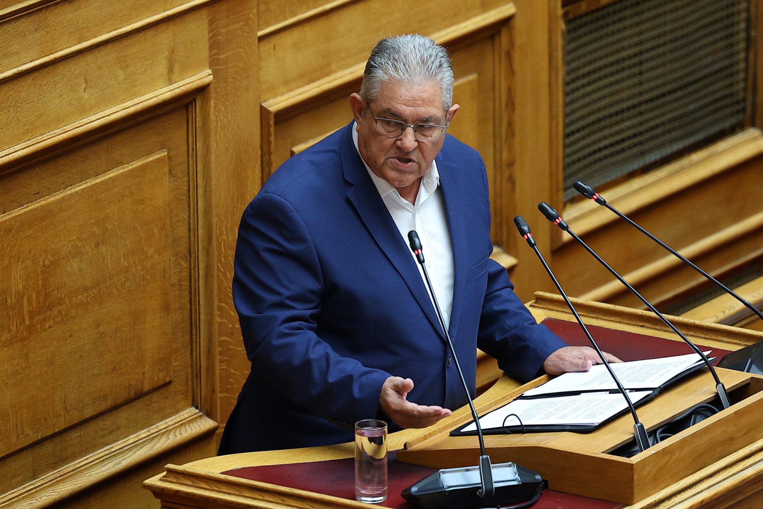 Κουτσούμπας: Υποχώρηση της κυβέρνησης από την υπεράσπιση των κυριαρχικών δικαιωμάτων – κριτική για πυρκαγιές και κοινωνική ασφάλιση