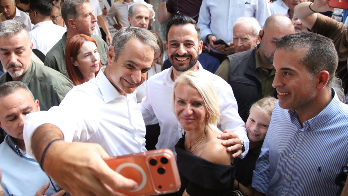 Κυριάκος Μητσοτάκης: Βίντεο από την περιοδεία στη Δυτική Μακεδονία και η ατάκα για τη γραβάτα 1 Κυριάκος Μητσοτάκης: Βίντεο από την περιοδεία στη Δυτική Μακεδονία και η ατάκα για τη γραβάτα