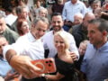 «Πώς το πράσινο γίνεται μπλε»: Το βίντεο του Κυριάκου Μητσοτάκη από την περιοδεία στη Δυτική Μακεδονία και η ατάκα για τη γραβάτα 
