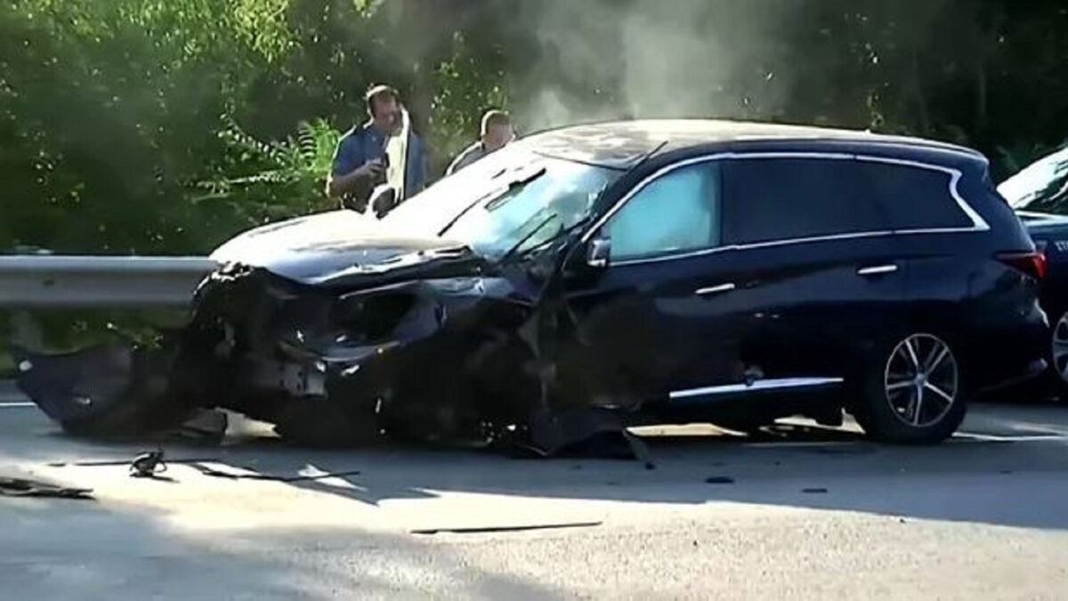 Κινηματογραφική καταδίωξη στις ΗΠΑ: Ένοπλος κρατούσε έγκυο όμηρο σε όχημα – Έπεσε πάνω σε 8 αυτοκίνητα 2 Κινηματογραφική καταδίωξη στις ΗΠΑ: Ένοπλος κρατούσε έγκυο όμηρο σε όχημα – Έπεσε πάνω σε 8 αυτοκίνητα