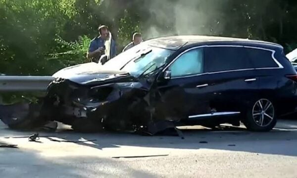 Κινηματογραφική καταδίωξη στις ΗΠΑ: Ένοπλος κρατούσε έγκυο όμηρο σε όχημα – Έπεσε πάνω σε 8 αυτοκίνητα