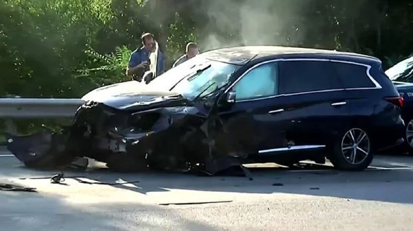 Κινηματογραφική καταδίωξη στις ΗΠΑ: Ένοπλος κρατούσε έγκυο όμηρο σε όχημα – Έπεσε πάνω σε 8 αυτοκίνητα