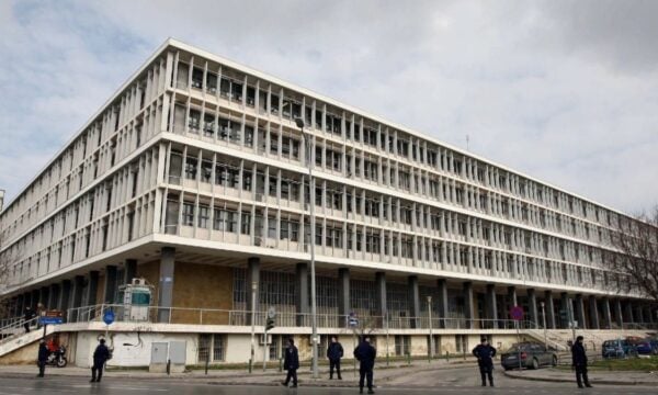 Καταδίκη 48χρονου αστυνομικού στη Θεσσαλονίκη για ενδοοικογενειακή απειλή – Τι του απαγορεύτηκε