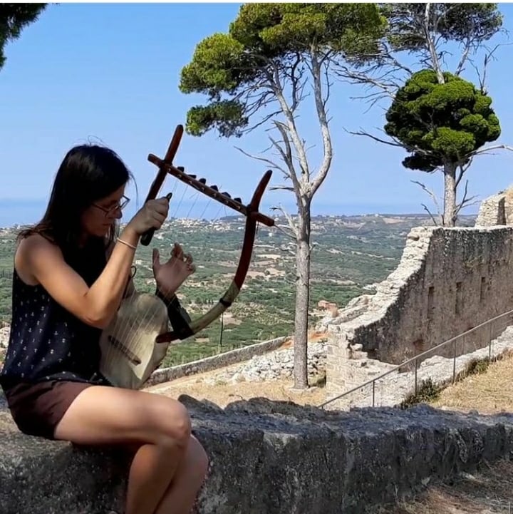Η αρχαία ελληνική λύρα που ταξίδεψε από τη Θεσσαλονίκη στην «Οδύσσεια» του Χόλιγουντ