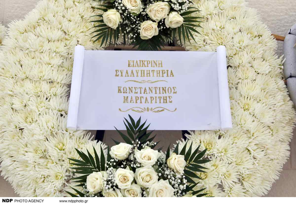 Κηδεία Δημήτρη Κόκοτα: Πρώτες εικόνες, γέμισε στεφάνια η εκκλησία στην Αγία Βαρβάρα 14 Κηδεία Κόκοτα