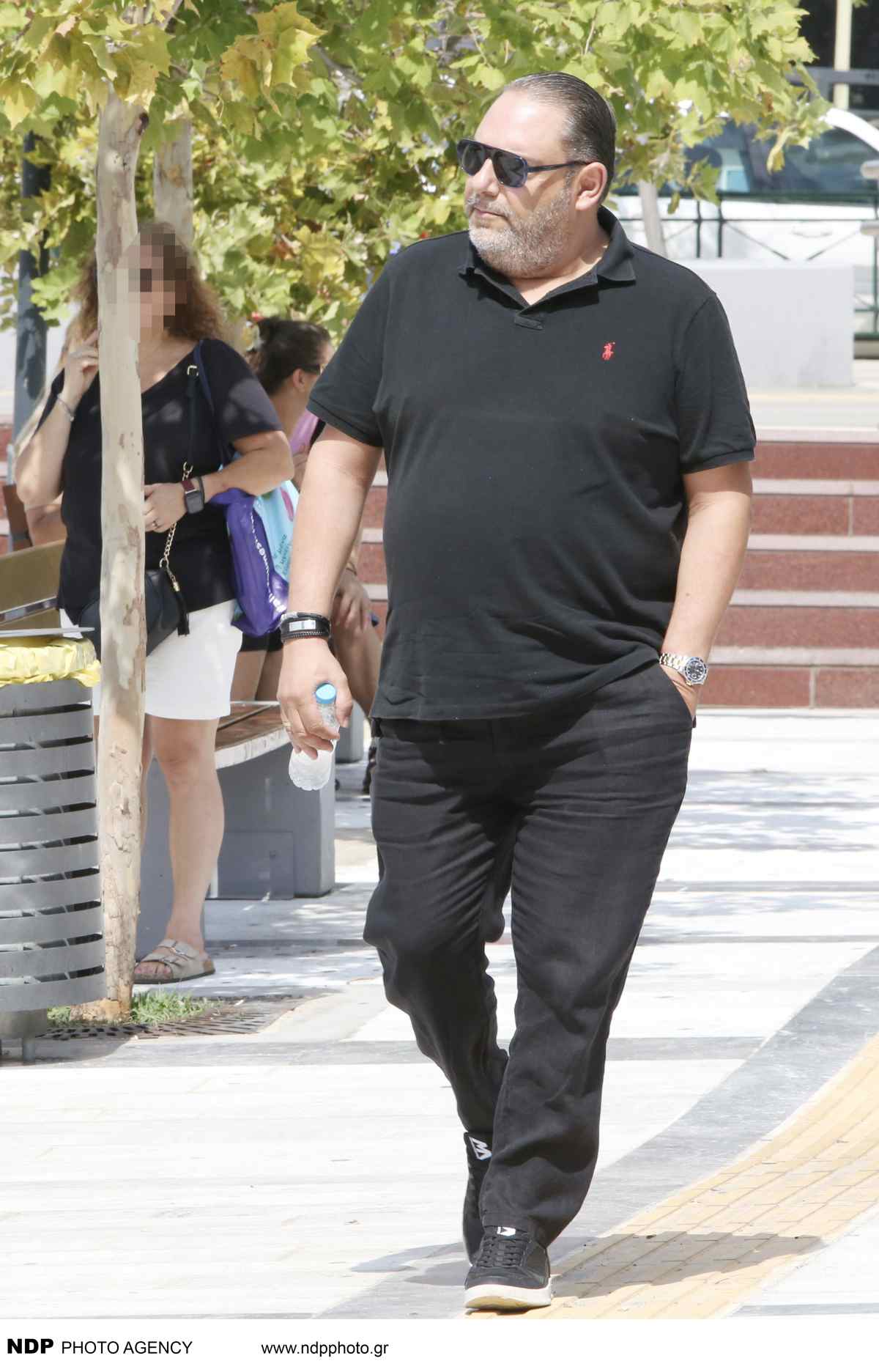 Κηδεία Κόκοτα: Ο καλλιτεχνικός κόσμος τον αποχαιρετά – Ποιοι έδωσαν το παρών στο τελευταίο αντίο (Φωτογραφίες) 21 Κηδεία Κόκοτα: Ο καλλιτεχνικός κόσμος τον αποχαιρετά – Ποιοι έδωσαν το «παρών» στο τελευταίο «αντίο» (Φωτογραφίες)