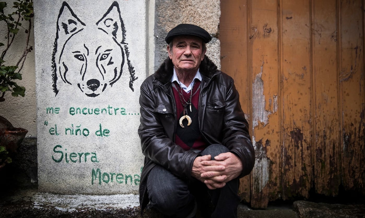 Πέθανε ο «Μόγλης» της Ισπανίας σε ηλικία 80 ετών – Έζησε 12 χρόνια με λύκους και η ζωή του έγινε ταινία