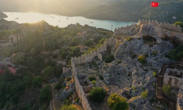 Τουρκία: Περίπου 28 εκατ. ξένοι επισκέπτες στο επτάμηνο /-2,3% έναντι του 2025