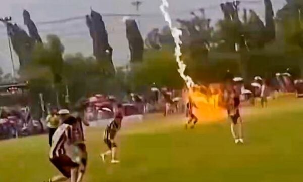 Ταϊλάνδη: 24χρονος ποδοσφαιριστής νεκρός από κεραυνό κατά τη διάρκεια αγώνα – Τραυματίστηκαν ακόμη 12 παίκτες