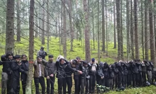 Λετονία: 28 άτομα πέρασαν τα σύνορα από δεύτερο μυστικό τούνελ κάτω από βρύα