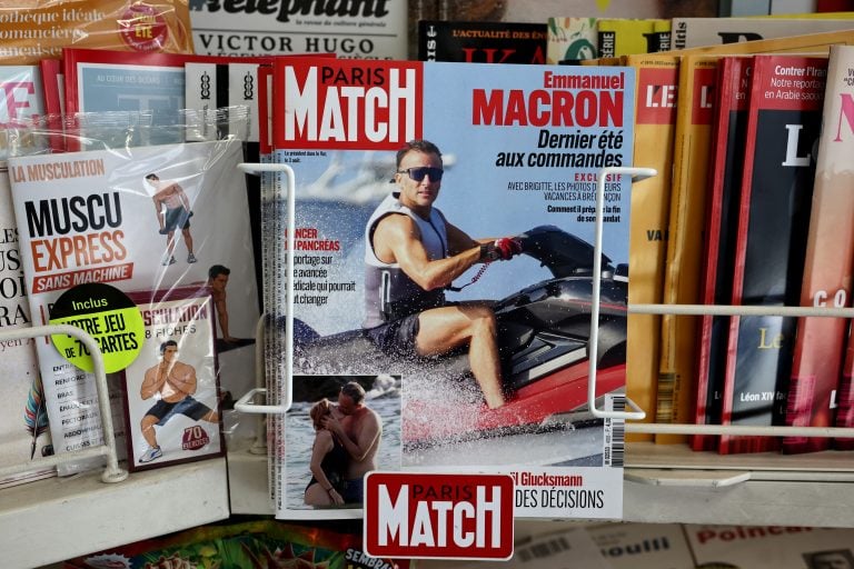 Εμανουέλ Μακρόν: Αντιδράσεις στη Γαλλία μετά τις φωτογραφίες από τις διακοπές του – «Θα προτιμούσα να τον δω σε πυροσβεστικό όχημα» 7 Εμανουέλ Μακρόν: Αντιδράσεις στη Γαλλία μετά τις φωτογραφίες από τις διακοπές του – «Θα προτιμούσα να τον δω σε πυροσβεστικό όχημα»