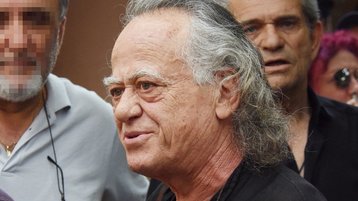Νίκος Καλογερόπουλος: Τι έλεγε στην τελευταία του τηλεοπτική εμφάνιση για τον πόνο που κουβαλούσε μέχρι το τέλος 2 Νίκος Καλογερόπουλος: Τι έλεγε στην τελευταία του τηλεοπτική εμφάνιση για τον πόνο που κουβαλούσε μέχρι το τέλος