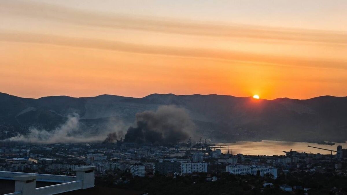 Μαύρη Θάλασσα: Ουκρανικές επιθέσεις με πυραύλους και drones στο Νοβοροσίσκ – «Μοναδική επιχείρηση», λέει ο Ζελένσκι 2 Μαύρη Θάλασσα: Ουκρανικές επιθέσεις με πυραύλους και drones στο Νοβοροσίσκ – «Μοναδική επιχείρηση», λέει ο Ζελένσκι