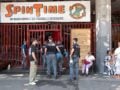 Ρώμη: Εκατοντάδες άνθρωποι έμειναν στον δρόμο έπειτα από εκκένωση κατάληψης – Κοιμούνται σε σκηνές μέσα στον καύσωνα