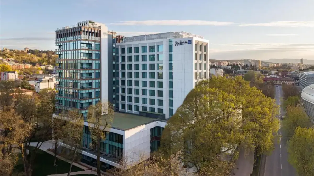 Radisson Blu Cluj: Περισσότερα δωμάτια και νέες υποδομές για επαγγελματίες και ταξιδιώτες αναψυχής 1 Radisson Blu Cluj: Περισσότερα δωμάτια και νέες υποδομές για επαγγελματίες και ταξιδιώτες αναψυχής