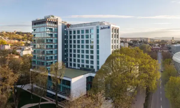 Radisson Blu Cluj: Περισσότερα δωμάτια και νέες υποδομές για επαγγελματίες και ταξιδιώτες αναψυχής