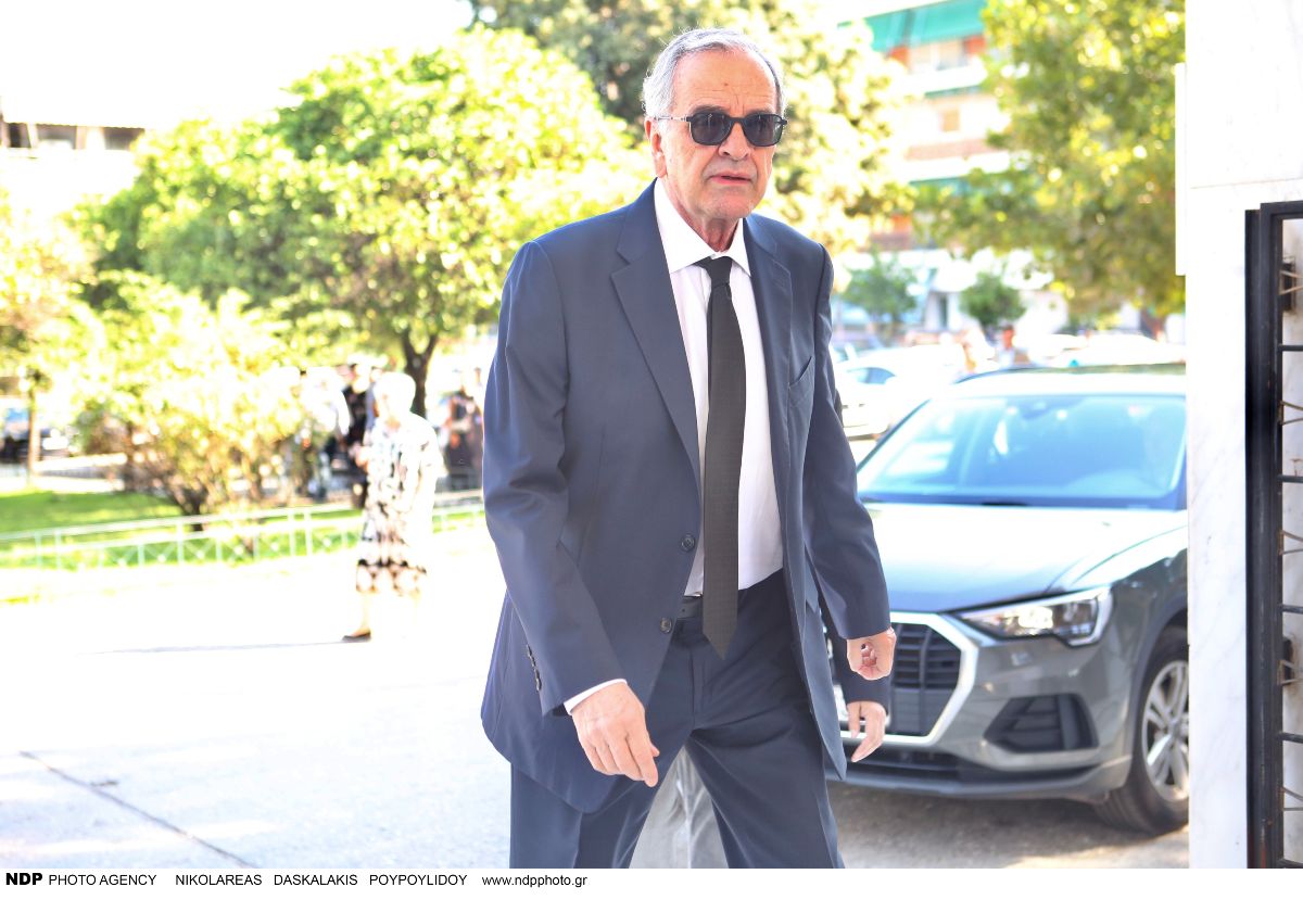 Ετήσιο μνημόσυνο για την 34χρονη Λένα Σαμαρά: Συγκινημένοι ο Αντώνης Σαμαράς και η σύζυγός του 17 Ετήσιο μνημόσυνο για τη Λένα Σαμαρά