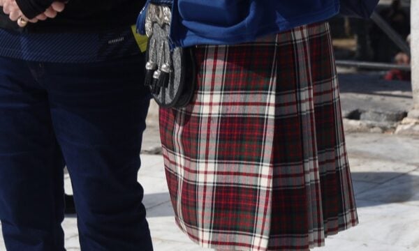 Σκωτσέζοι των Highlands: Πώς ντύνονταν πριν από αιώνες (Vid)
