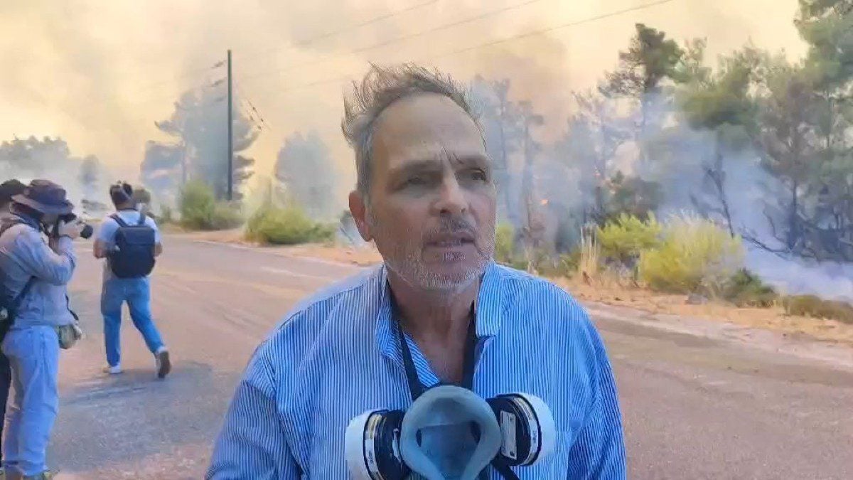 Σταμάτης Γαρδέλης από το μέτωπο της φωτιάς: «Το τελευταίο πράσινο που είχε μείνει στην Αττική το κάψαμε»