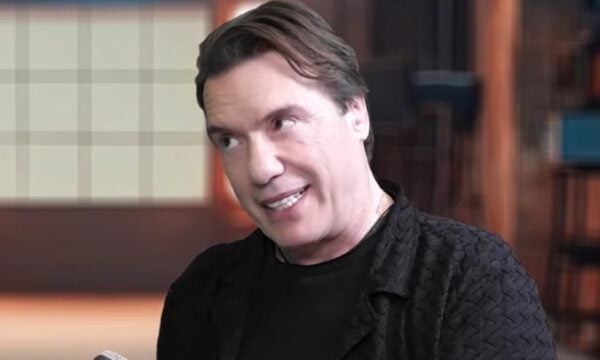 Στράτος Τζώρτζογλου: Η μητέρα μου με συνέλαβε σε ορφανοτροφείο – Χάραξε τα χέρια της 12 φορές, ο πατέρας μου μπήκε φυλακή