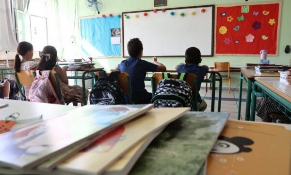 Πρώτο κουδούνι στα σχολεία με αλλαγές: Αναβαθμισμένες υποδομές, δωρεάν στέγαση εκπαιδευτικών, διαδραστικοί πίνακες και EduPlan.AI