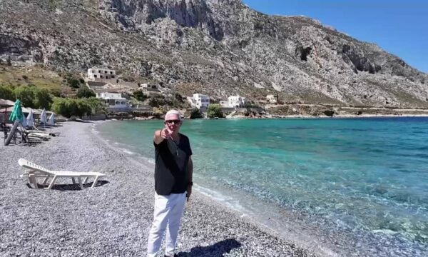 Τάσος Δούσης: Κριτική στους αρνητές της καθαριότητας – «Έχουμε σπίτια με τρεχούμενο νερό και δεν κάνουμε ένα ντους»