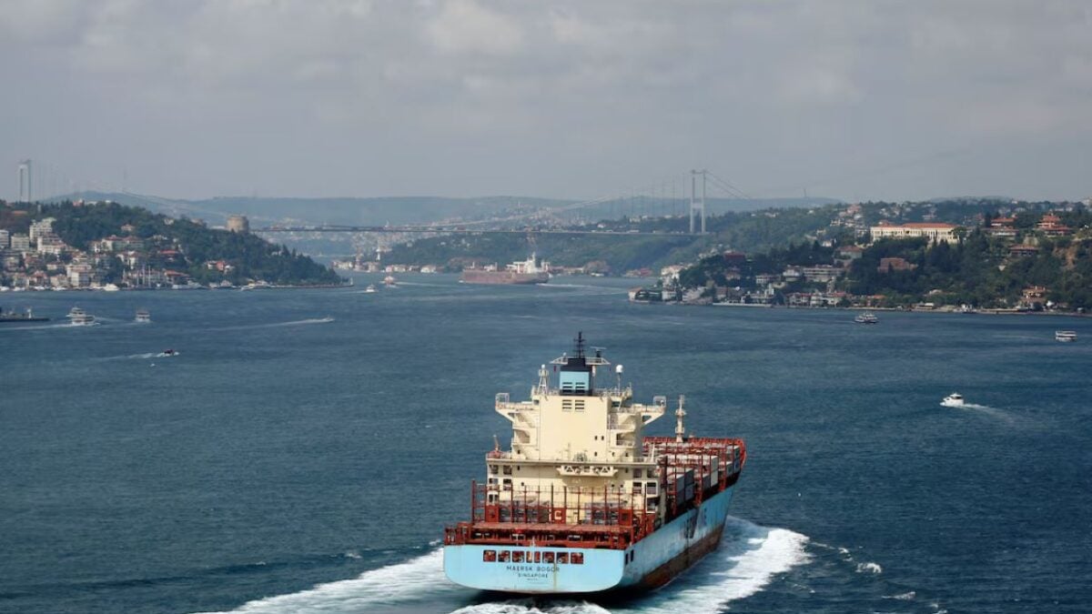 Bloomberg: Η Τουρκία μπλοκάρει τη διέλευση εμπορικών πλοίων στη Μαύρη Θάλασσα 1 Bloomberg: Η Τουρκία μπλοκάρει τη διέλευση εμπορικών πλοίων στη Μαύρη Θάλασσα