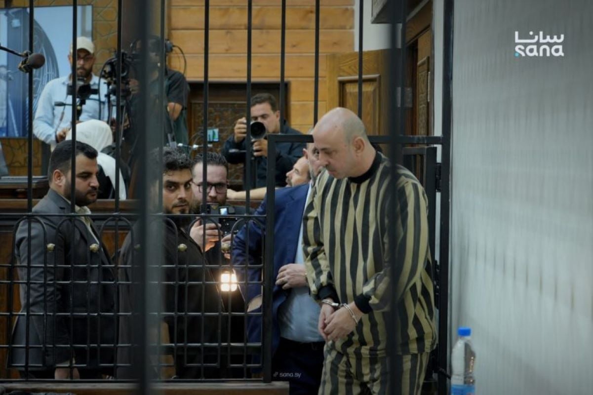 Συρία: Καταδικάστηκε σε θάνατο ο ξάδελφος του Μπασάρ αλ Άσαντ – Ισραηλινό σφυροκόπημα σε αεροπορική βάση