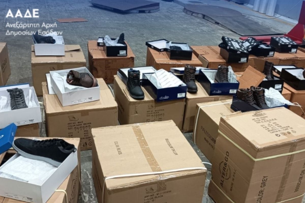 ΑΑΔΕ: Ο αλγόριθμος οδήγησε σε λαθραία παπούτσια αξίας 2,7 εκατ. ευρώ – Τι εντόπισαν οι ελεγκτές του ΔΕΟΣ