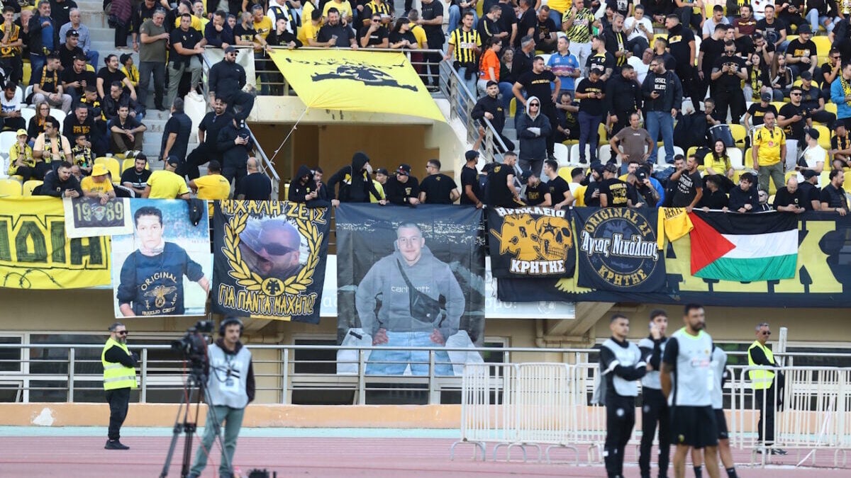 Super Cup: Οπαδοί της ΑΕΚ για τα εισιτήρια του αγώνα με τον ΟΦΗ 1 Super Cup: Οπαδοί της ΑΕΚ για τα εισιτήρια του αγώνα με τον ΟΦΗ