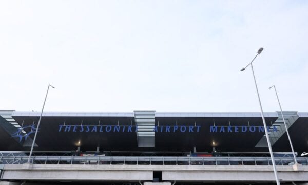 Θεσσαλονίκη: Τρεις μήνες φυλακή σε 42χρονο Άγγλο για αναγκαστική προσγείωση αεροπλάνου – «Ήμουν πολύ μεθυσμένος»