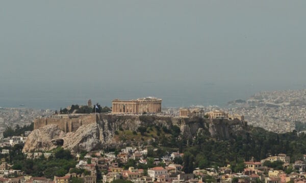 Καιρός σήμερα: Ζέστη και αφρικανική σκόνη, στους 34 βαθμούς η θερμοκρασία στην Αττική
